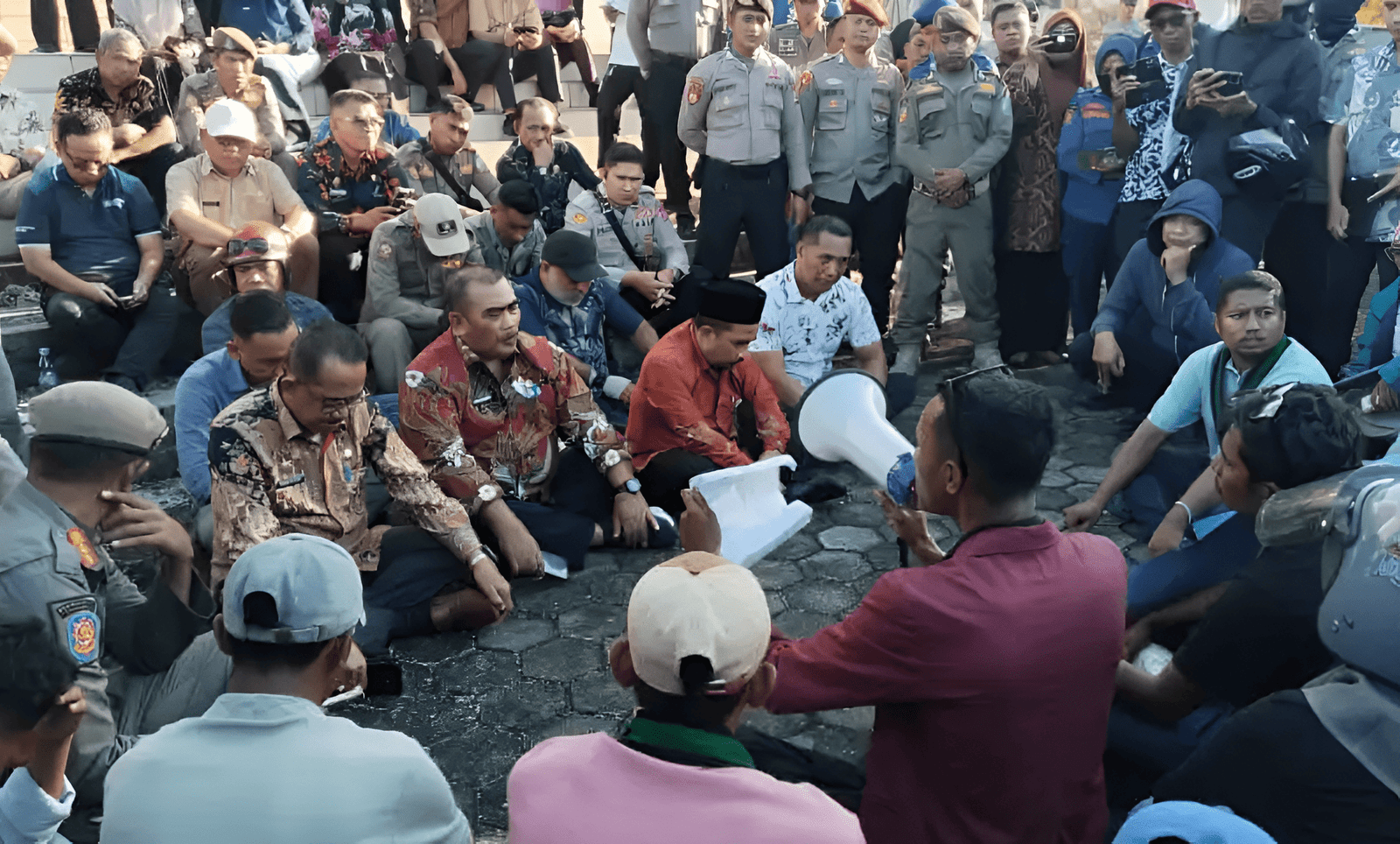 Listrik Padam, Harga Beras Naik, BBM Langka, Signal Hilang di 98 Hari Kerja Bupati Buru dan Wakil